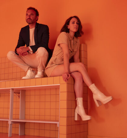 Love and Furies en concert sur scène au Festi’Salon Stars’Terre, samedi 19 septembre 2026, devant un public enthousiaste