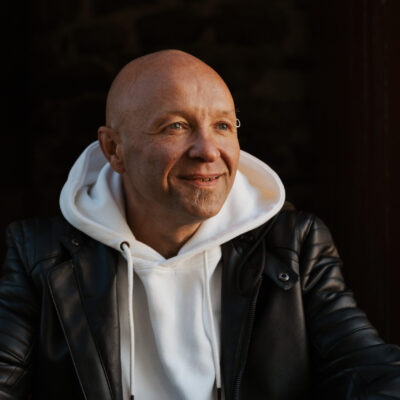 Guiz en concert sur scène au Festi’Salon Stars’Terre, dimanche 20 septembre 2026, devant un public enthousiaste