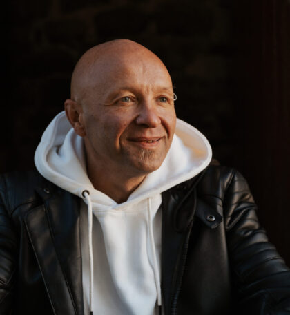 Guiz en concert sur scène au Festi’Salon Stars’Terre, dimanche 20 septembre 2026, devant un public enthousiaste